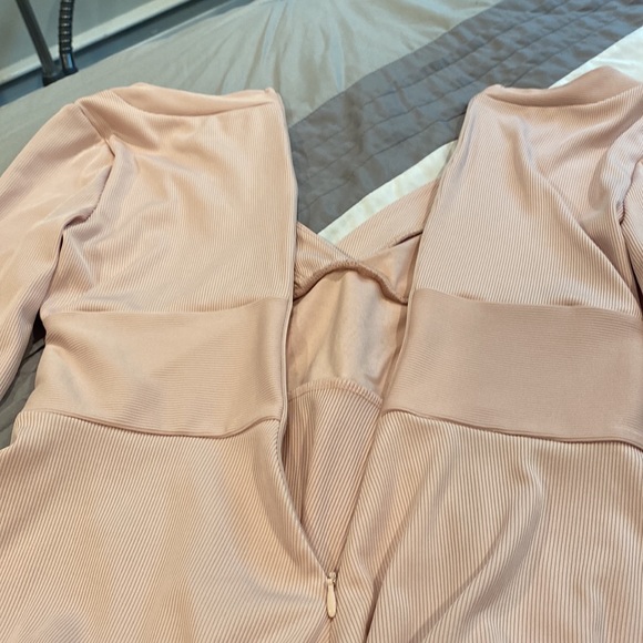 Guess Long Sleeve Dress Medium Mauve Color. Really beautiful. Used once. - Picture 11 of 11